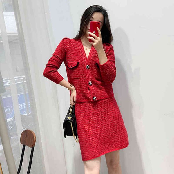two piece dress sp family zhao liying's same temperament flash diamond petal buckle wool knitted v-neck skirt fashion suit autumn, White
two piece dress sp family zhao liying's same temperament flash diamond petal buckle wool knitted v-neck skirt fashion suit autumn, White