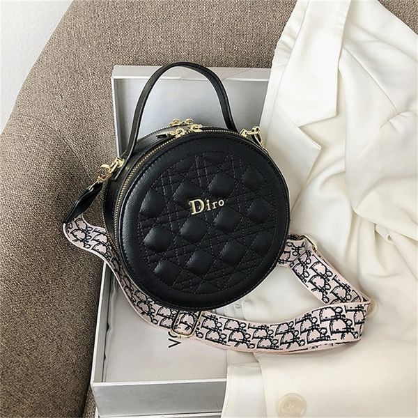 lingge embroidered thread single women's new round cake wide belt portable messenger fashion 80% off purse sales
lingge embroidered thread single women's new round cake wide belt portable messenger fashion 80% off purse sales