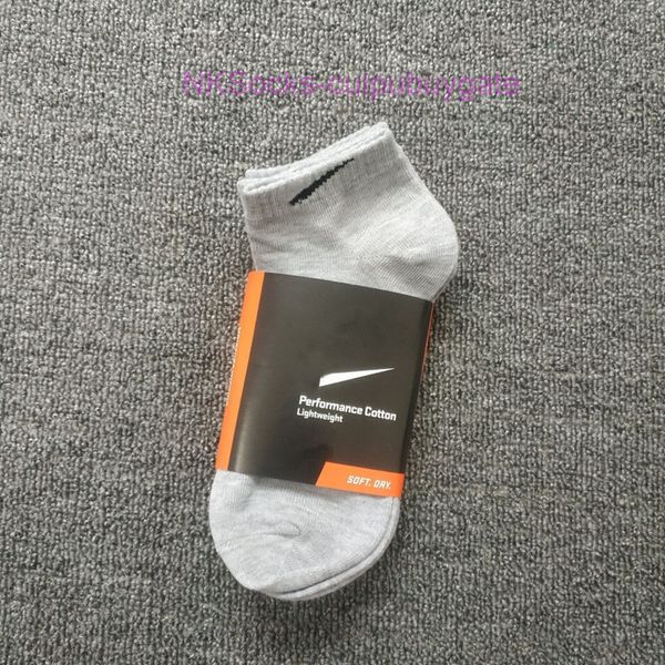 fashion men's classic socks 3 pairs of 1 card hook brand designer versatile sports sock men women luxury wear medium short sportsocks d, Black
fashion men's classic socks 3 pairs of 1 card hook brand designer versatile sports sock men women luxury wear medium short sportsocks d, Black