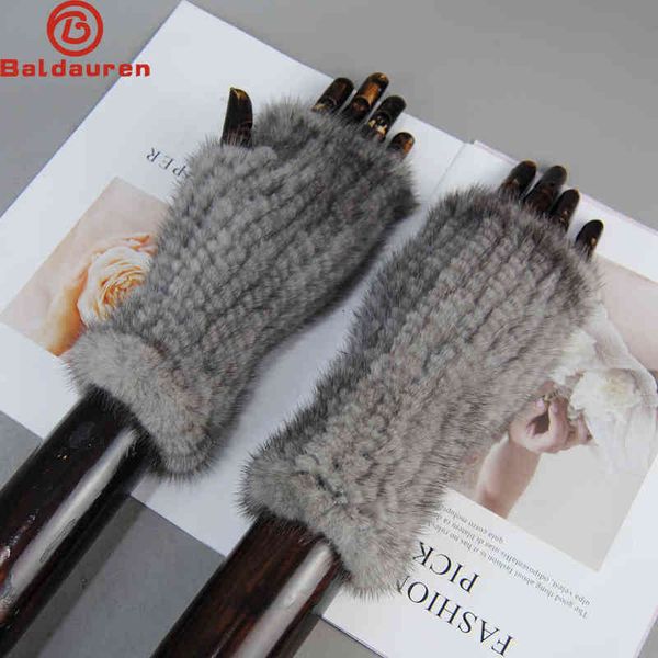 women' gloves winter natural real mink fur gloves women heated warm genuine mink fur mittens girl fashion real mink fur gloves t220730, Blue;gray
women' gloves winter natural real mink fur gloves women heated warm genuine mink fur mittens girl fashion real mink fur gloves t220730, Blue;gray