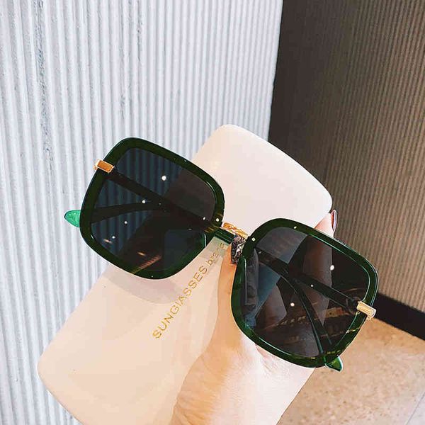 sunglass sunglasses women's advanced sense 2022 new fashion black polarized round face square street shooting korean fashion glasses me, White;black
sunglass sunglasses women's advanced sense 2022 new fashion black polarized round face square street shooting korean fashion glasses me, White;black