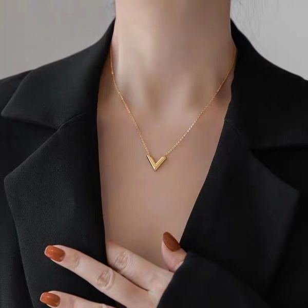 luxury necklace gold v jewelry ladies cuban men bracelet set fashion exquisite designer pendant stainless steel fashion style with box, Silver
luxury necklace gold v jewelry ladies cuban men bracelet set fashion exquisite designer pendant stainless steel fashion style with box, Silver