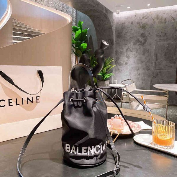 designer balenciga handbag bags leisure 2022 versatile surface hand * women's drawstring bucket size:14 waterproof cloth 23cm xs87 shou 
designer balenciga handbag bags leisure 2022 versatile surface hand * women's drawstring bucket size:14 waterproof cloth 23cm xs87 shou