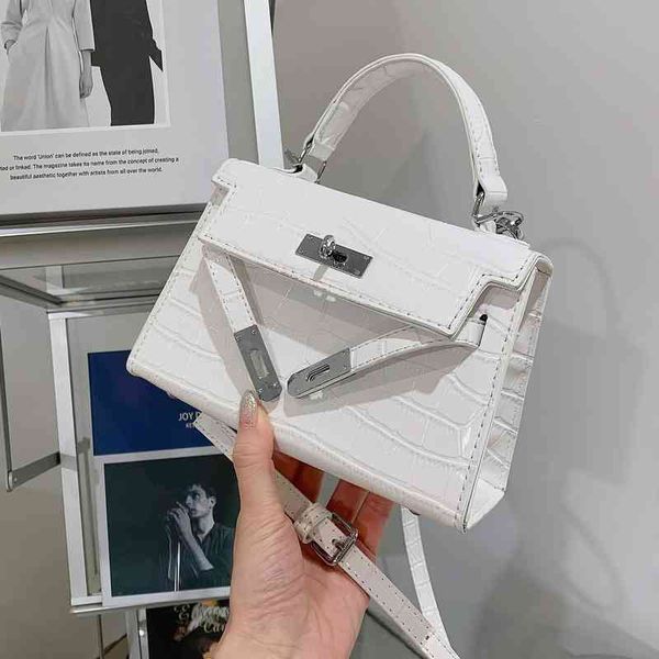 crocodile pattern women's foreign style princess fashion hand net red ins single shoulder cross bag luxury designer
crocodile pattern women's foreign style princess fashion hand net red ins single shoulder cross bag luxury designer