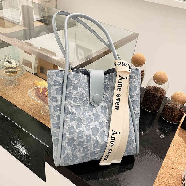 tote large capacity 2022 spring and summer new armpit portable shoulder same bag 2022 luxury brand fashion design women's sachet
tote large capacity 2022 spring and summer new armpit portable shoulder same bag 2022 luxury brand fashion design women's sachet