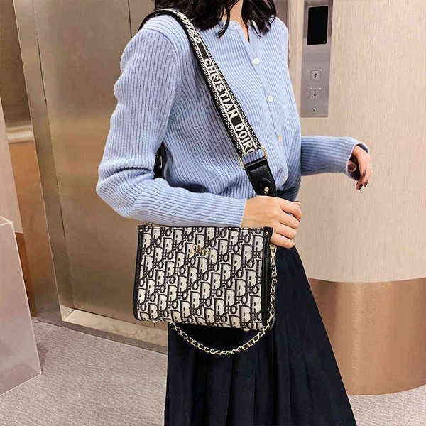 crossbody handbags vintage charm woman women's bags 2022 large capacity messenger bag
crossbody handbags vintage charm woman women's bags 2022 large capacity messenger bag