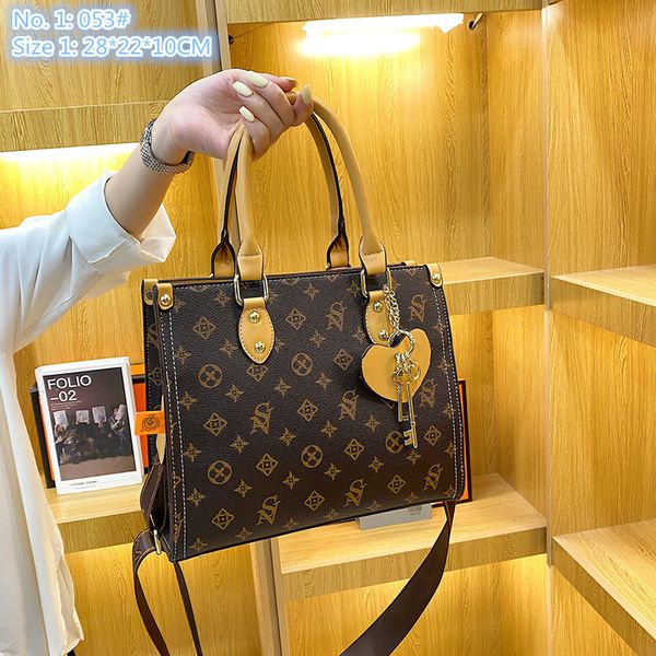 wholesale factory ladies shoulder bags 2 styles street trend contrast leather handbag retro letter printing tote bag simple gold pendant fas
wholesale factory ladies shoulder bags 2 styles street trend contrast leather handbag retro letter printing tote bag simple gold pendant fas