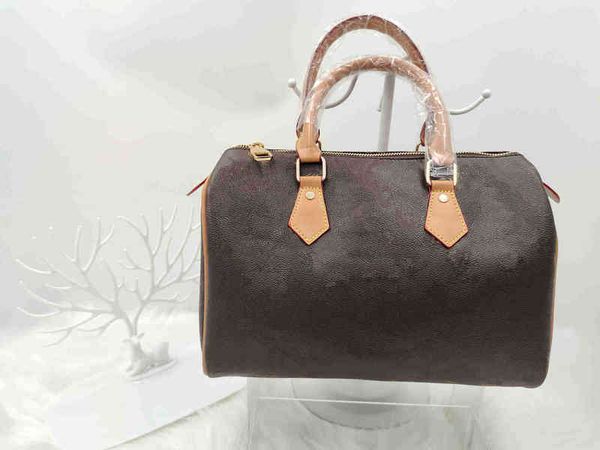 2022 women messenger bag classic style fashion shoulder lady totes handbags speedy 30cm with shoulder strap leather
2022 women messenger bag classic style fashion shoulder lady totes handbags speedy 30cm with shoulder strap leather