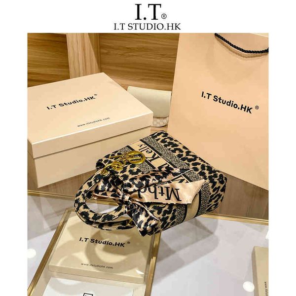 new fashion trend luxury brand designer bag wholesale kong women's 2022 embroidered old flower minority commuter single shoulder portab 
new fashion trend luxury brand designer bag wholesale kong women's 2022 embroidered old flower minority commuter single shoulder portab