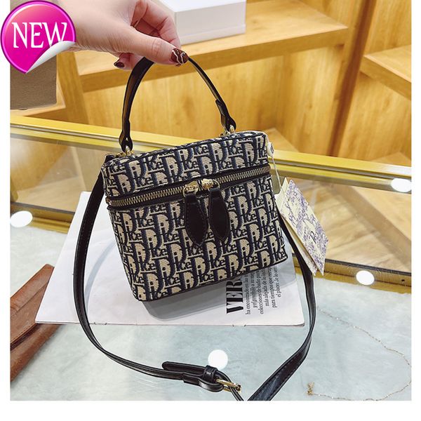 50% 2022 new box embroidery fashion single shoulder messenger bag fashion box women's female luxury designer handbags
50% 2022 new box embroidery fashion single shoulder messenger bag fashion box women's female luxury designer handbags