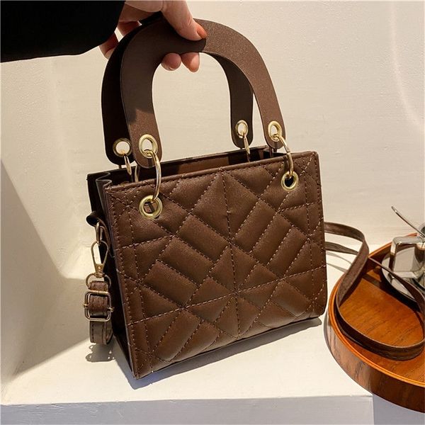 fashion french minority design high sense lingge small women's autumn and winter messenger handbag 70% off wholesale sales
fashion french minority design high sense lingge small women's autumn and winter messenger handbag 70% off wholesale sales