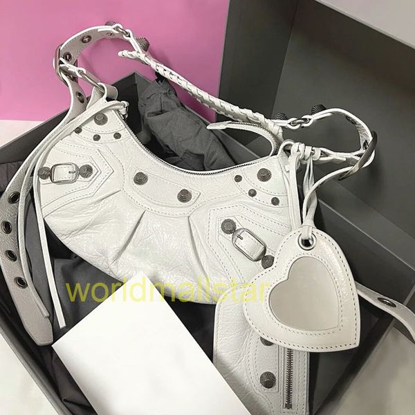 bag baleciagass designer moon bags cagole wrinkled crescent bag three in one rivet single shoulder messenger high sense leisure leather moto
bag baleciagass designer moon bags cagole wrinkled crescent bag three in one rivet single shoulder messenger high sense leisure leather moto