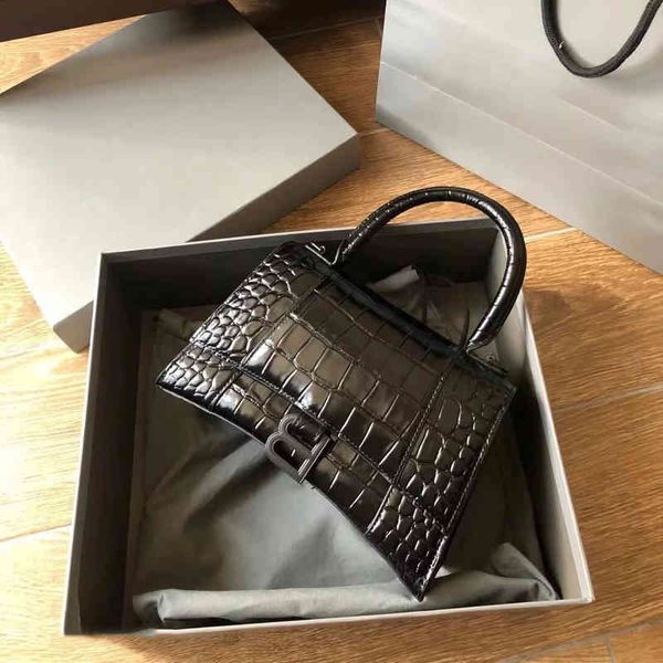 designer luxury handbags leather women's bag 2022 autumn and winter fashion versatile b home crocodile hourglass messenger b-shaped por
designer luxury handbags leather women's bag 2022 autumn and winter fashion versatile b home crocodile hourglass messenger b-shaped por