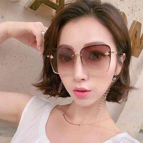 new large frame women's colorful box sunglass little bee decoration fashion copying glass, White;black
new large frame women's colorful box sunglass little bee decoration fashion copying glass, White;black