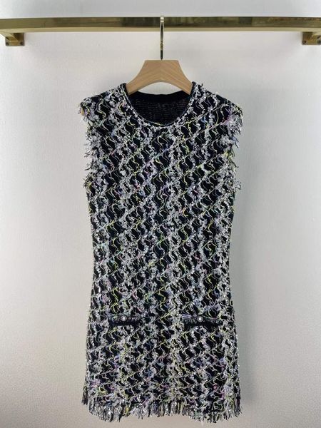 milan runway dresses 2022 spring summer o neck sleeveless panelled women's designer dress brand same style clothing 0401-14, Black
milan runway dresses 2022 spring summer o neck sleeveless panelled women's designer dress brand same style clothing 0401-14, Black