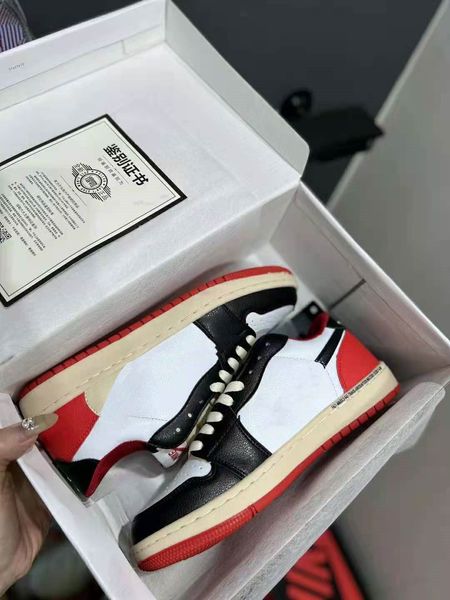 2022 classic 1s low cut lace-up casual shoes designer fashion comfortable wear-resisting sneakers trainers zapatos skateboard shoe 36-44, Black
2022 classic 1s low cut lace-up casual shoes designer fashion comfortable wear-resisting sneakers trainers zapatos skateboard shoe 36-44, Black
