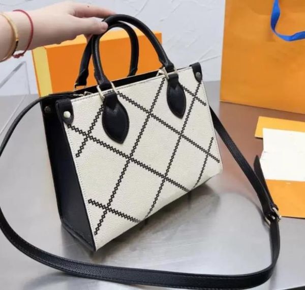 2022fashion re-edition bag leather woman luxurys designers lady womens crossbody tote shoulder purses bags handbags wallet backpak
2022fashion re-edition bag leather woman luxurys designers lady womens crossbody tote shoulder purses bags handbags wallet backpak