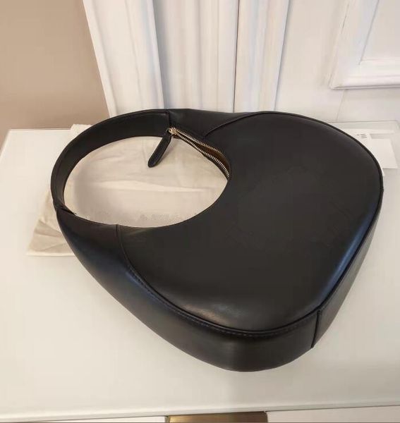 2022 new fashion lady daily luxurious shoulder designers bag half moon shape exclusive high bag, Black;red
2022 new fashion lady daily luxurious shoulder designers bag half moon shape exclusive high bag, Black;red