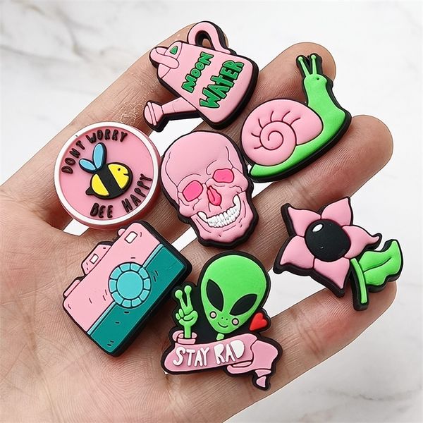 novelty design pink series pvc sandal accessories snail skull diy shoe buckle decoration jibz for charms 220707, White;pink
novelty design pink series pvc sandal accessories snail skull diy shoe buckle decoration jibz for charms 220707, White;pink