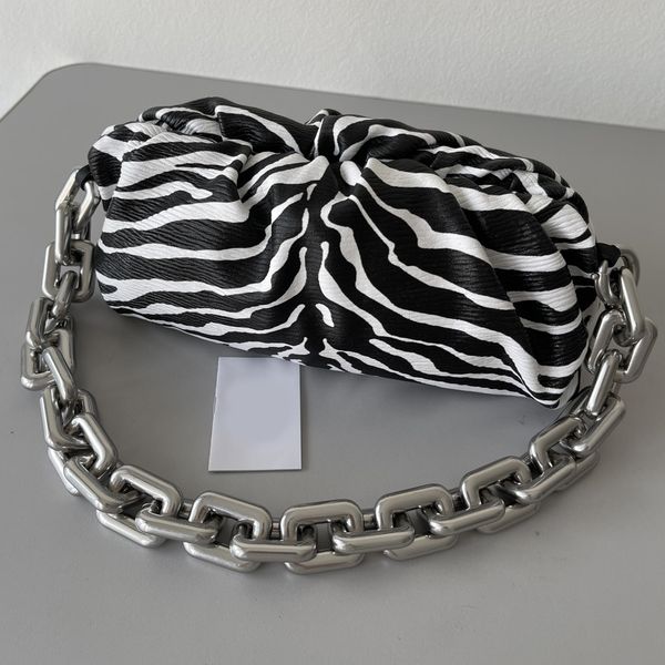 women pouch bag big thick metal chain pleated cloud bag 2022 hand-held single-shoulder solid color luxury designer women's handbag
women pouch bag big thick metal chain pleated cloud bag 2022 hand-held single-shoulder solid color luxury designer women's handbag