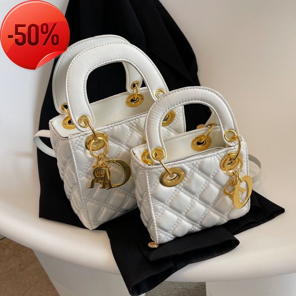 the factory directly minority dign female 2022 new fashion portable princs of wal single shoulder bag
the factory directly minority dign female 2022 new fashion portable princs of wal single shoulder bag
