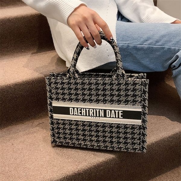 the new 2022 luxury bags bag women's autumn and generous one portable leopard print atmospheric elegant bag women
the new 2022 luxury bags bag women's autumn and generous one portable leopard print atmospheric elegant bag women
