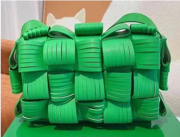 2022 new tassel woven plaid female european and american fashion pillow single shoulder messenger tofu
2022 new tassel woven plaid female european and american fashion pillow single shoulder messenger tofu