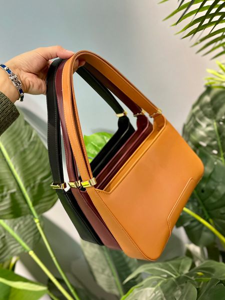 the new armpit messenger bag shoulder strap can adjust the appearance value of versatile quality and online simplicity
the new armpit messenger bag shoulder strap can adjust the appearance value of versatile quality and online simplicity
