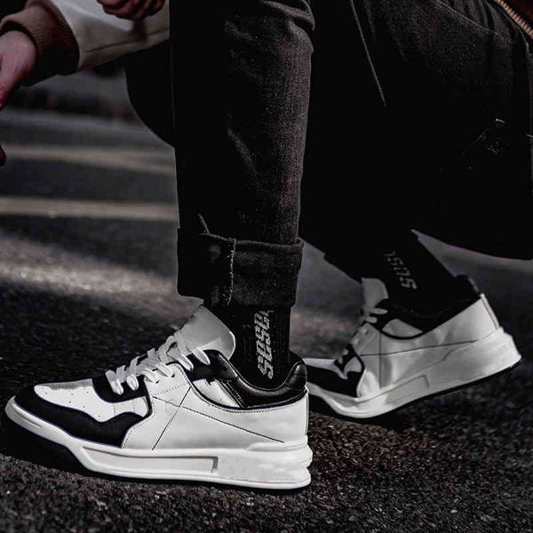 2022 new classic leather breathable small white board casual popular men's shoes, Black
2022 new classic leather breathable small white board casual popular men's shoes, Black