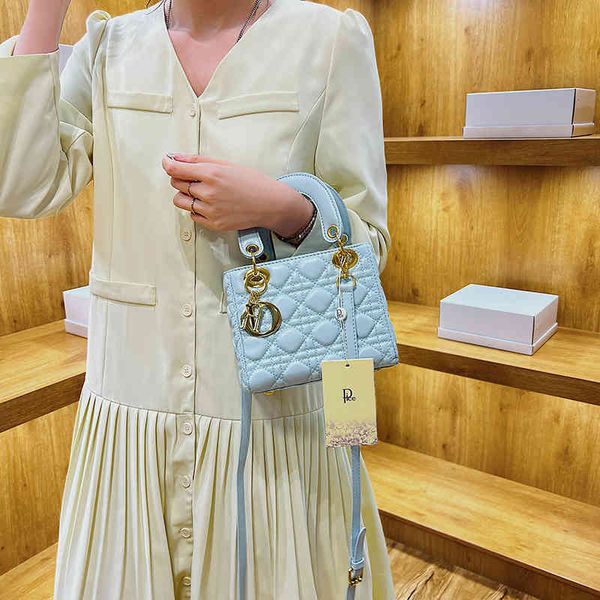 women's fashion personality trend brand bag wholesale new texture classic hand-held small fragrance lingge msenger versatile feeling fo
women's fashion personality trend brand bag wholesale new texture classic hand-held small fragrance lingge msenger versatile feeling fo