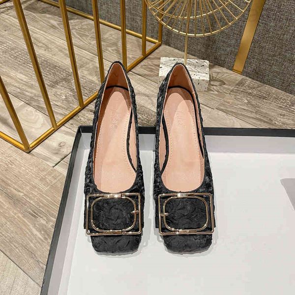 plus size 41-43. spring and autumn new dress shoes, square toe gold button heel height 3cm, silk fabric, perfect design trend fashion, Black
plus size 41-43. spring and autumn new dress shoes, square toe gold button heel height 3cm, silk fabric, perfect design trend fashion, Black