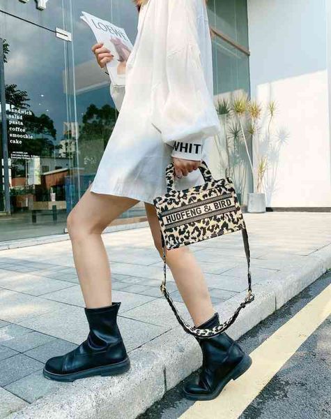 purses autumn handbags womens new fashion leopard tote bag embroidered handbag sling shoulder messenger bag
purses autumn handbags womens new fashion leopard tote bag embroidered handbag sling shoulder messenger bag