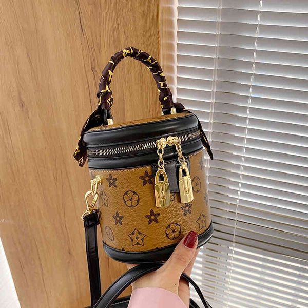 65% outlet online sales bag barrel foreign style handbag early spring texture old flower women's bag
65% outlet online sales bag barrel foreign style handbag early spring texture old flower women's bag