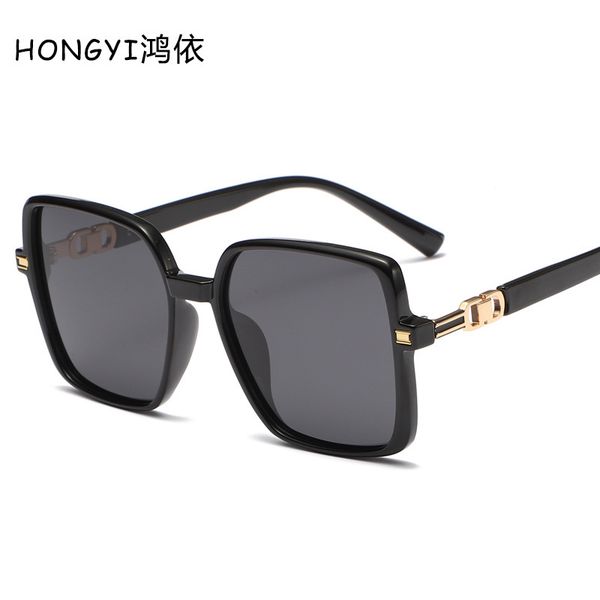 new korean polarized sunglasses ultra light tr90 large frame women's net red street pgraphy sun shading glasses trend, White;black
new korean polarized sunglasses ultra light tr90 large frame women's net red street pgraphy sun shading glasses trend, White;black