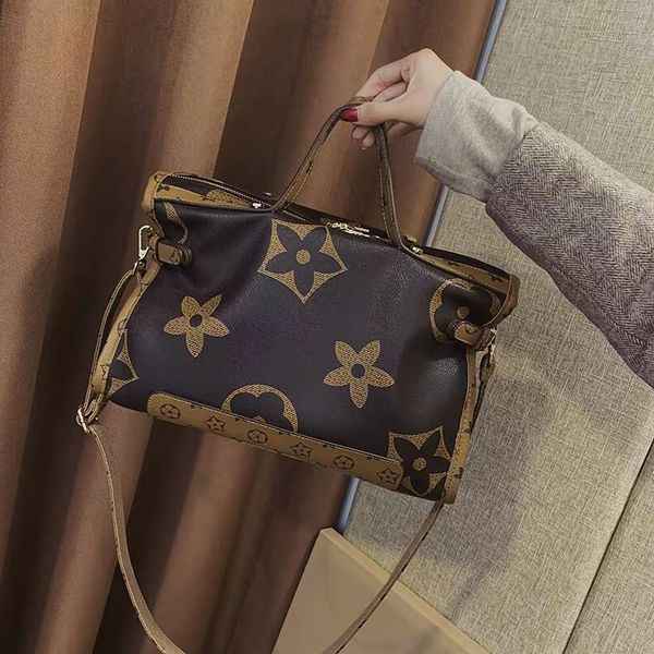 high-grade texture bag women's 2022 new color handbag large capacity versatile printed shoulder chain cross bags
high-grade texture bag women's 2022 new color handbag large capacity versatile printed shoulder chain cross bags