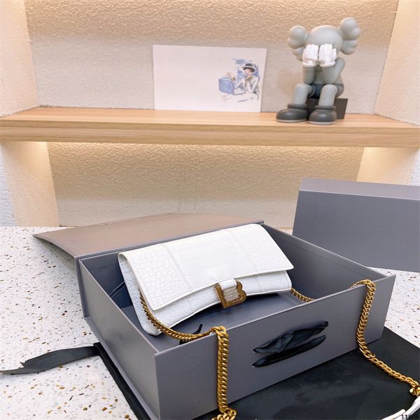 luxury designer ladies casual fashion evening bags classic multicolor letters chain shoulder balencaigaity crossbody handbags m-2 
luxury designer ladies casual fashion evening bags classic multicolor letters chain shoulder balencaigaity crossbody handbags m-2