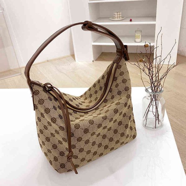 2022 spring and summer new printed hand underarm bag versatile high-capacity hand bag women's single shoulder messenger bag
2022 spring and summer new printed hand underarm bag versatile high-capacity hand bag women's single shoulder messenger bag