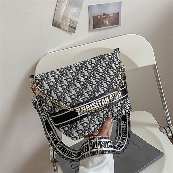 factory online sales net red female 2022 new fashion korean embroidery chain small square bag spring, summer, autumn and winter foreign styl
factory online sales net red female 2022 new fashion korean embroidery chain small square bag spring, summer, autumn and winter foreign styl