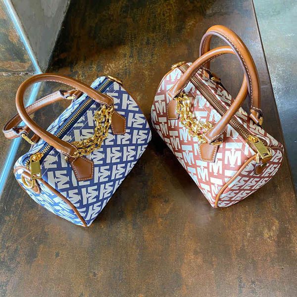 ladies fashion personality trend new brand bag wholesale small women's old mi seri single shoulder diagonal handbag
ladies fashion personality trend new brand bag wholesale small women's old mi seri single shoulder diagonal handbag