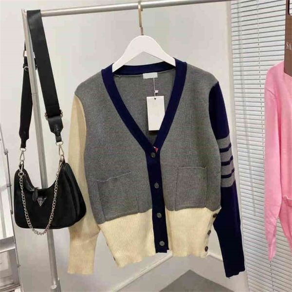 2022 factory wholesale new high version autumn fashion stripe contrast color simple fresh soft slim casual couple cardigan qi9v, White
2022 factory wholesale new high version autumn fashion stripe contrast color simple fresh soft slim casual couple cardigan qi9v, White