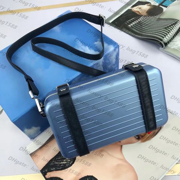 luxury women bag designer co-branded crossbody box type bag aluminum metal shell imports lined with cowhide 2022 fashion change card single
luxury women bag designer co-branded crossbody box type bag aluminum metal shell imports lined with cowhide 2022 fashion change card single