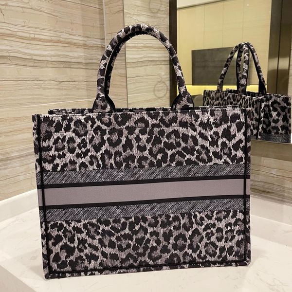 fashion lady shopping bag luxury open letter designers wallets woven zipper handbags shoulder bags underarm handbag crochet plain women tote, Red;black
fashion lady shopping bag luxury open letter designers wallets woven zipper handbags shoulder bags underarm handbag crochet plain women tote, Red;black