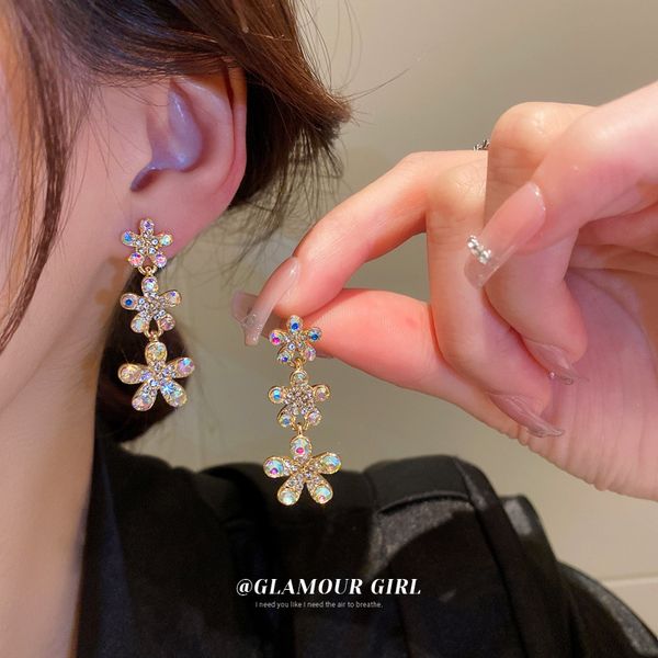 silver needle color diamond flower earrings korean design classic style ear stud earring fashion personalized temperament earrings, Golden
silver needle color diamond flower earrings korean design classic style ear stud earring fashion personalized temperament earrings, Golden