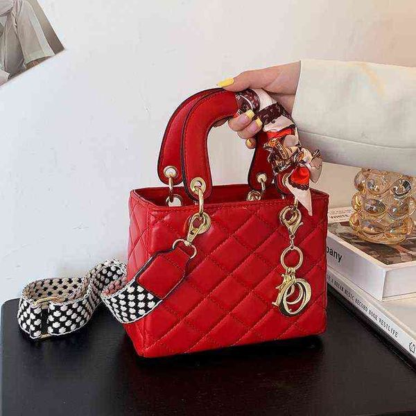 factory online export designer tide brand ladies bag women's new style princess high beauty embroidered hand-held single shoulder messe
factory online export designer tide brand ladies bag women's new style princess high beauty embroidered hand-held single shoulder messe