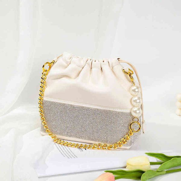 diamanten emmer crossbody tassen vrouwen nieuwe boutique pearl chain strass vierkante portemonnees en handtassen designer hoge 220609
diamanten emmer crossbody tassen vrouwen nieuwe boutique pearl chain strass vierkante portemonnees en handtassen designer hoge 220609