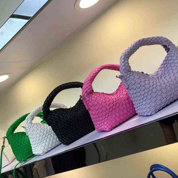 2022 korean net red soft leather woven large capacity portable tote bag mother bag single shoulder armpit menger
2022 korean net red soft leather woven large capacity portable tote bag mother bag single shoulder armpit menger