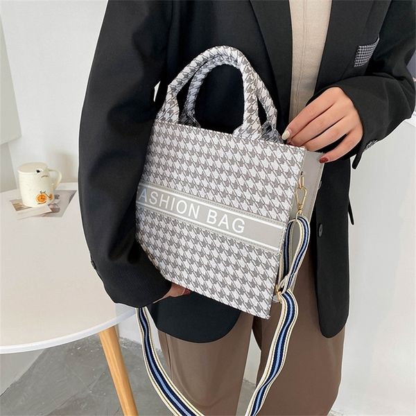 large capacity hand new oil painting printed women's fashion foreign style single messenger design purses online
large capacity hand new oil painting printed women's fashion foreign style single messenger design purses online