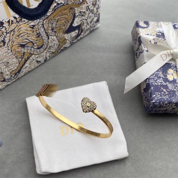 fashion jewelry online 2022 new letter heart-shaped full diamond bracelet female net red star same style, Black
fashion jewelry online 2022 new letter heart-shaped full diamond bracelet female net red star same style, Black