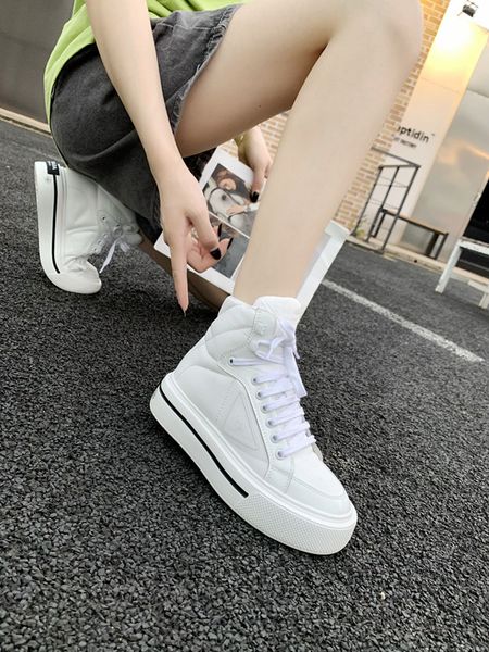 2022 ladies sandals designer look high platform fashion sneakers jogging shoes slide skateboard shoes 0325, Black
2022 ladies sandals designer look high platform fashion sneakers jogging shoes slide skateboard shoes 0325, Black