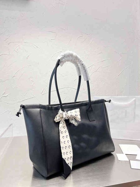 drawstring embroidered handbag tote shopping bag leather crossbody zipper pocket fashion women shoulder 220825
drawstring embroidered handbag tote shopping bag leather crossbody zipper pocket fashion women shoulder 220825